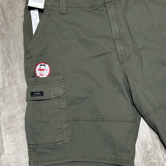 Men's Wrangler 42 XL Shorts Olive Green Cargo Utility Carpenter Stretch Relaxed - Picture 5 of 9